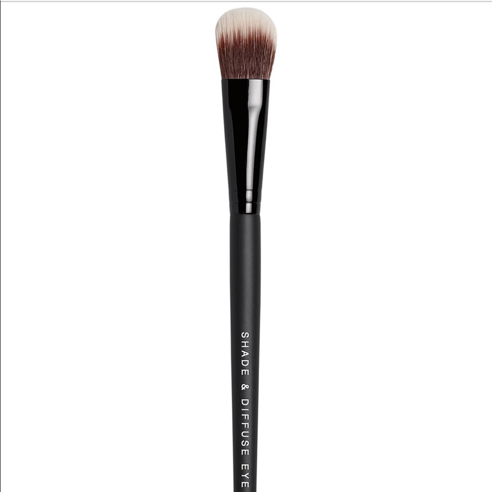 New BareMinerals shade and diffuse eye brush